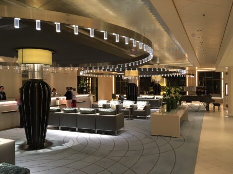 Lobby an Bord der MS Europa 2