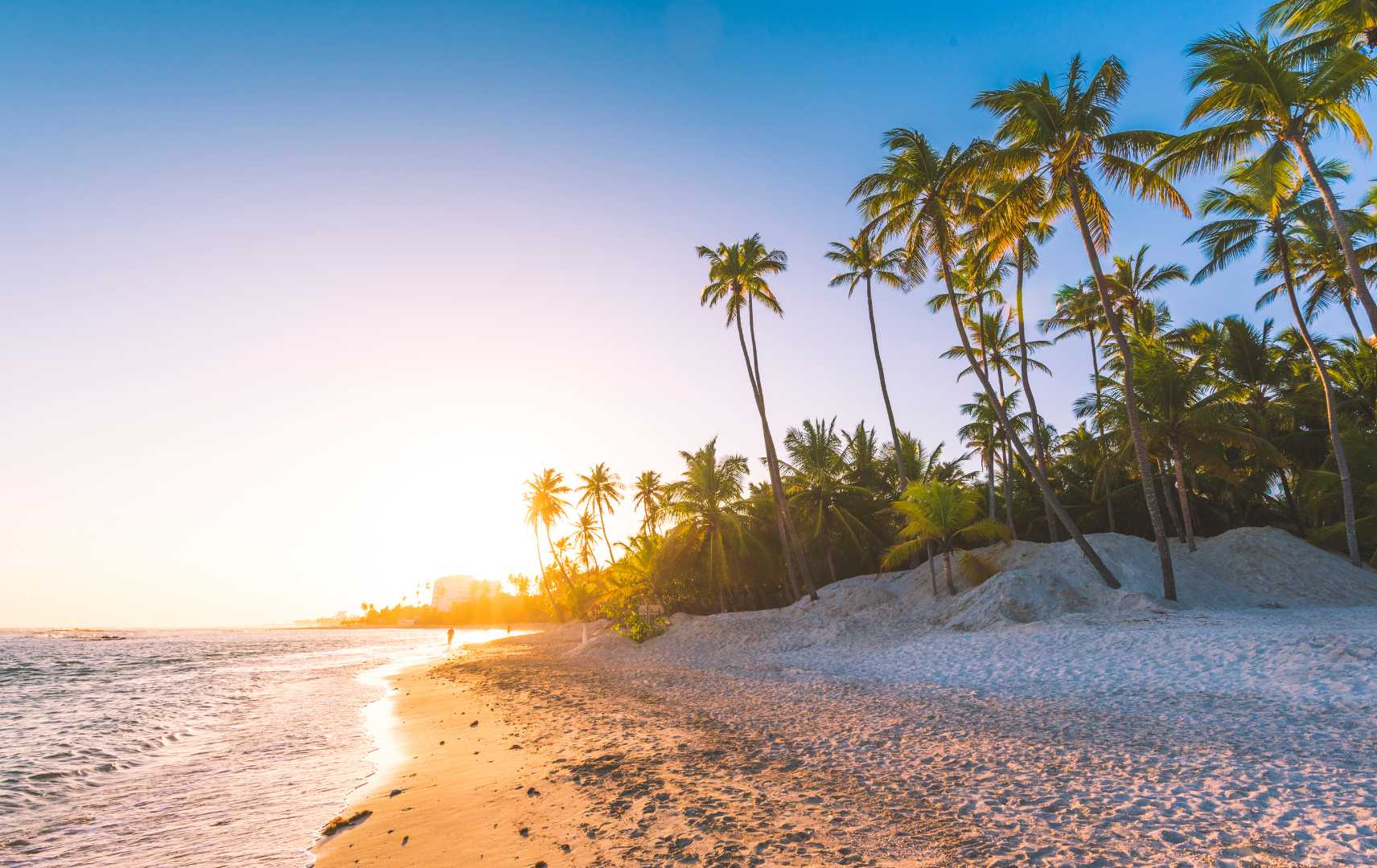 Sonnenaufgang am Strand in der Dominikanischen Republik