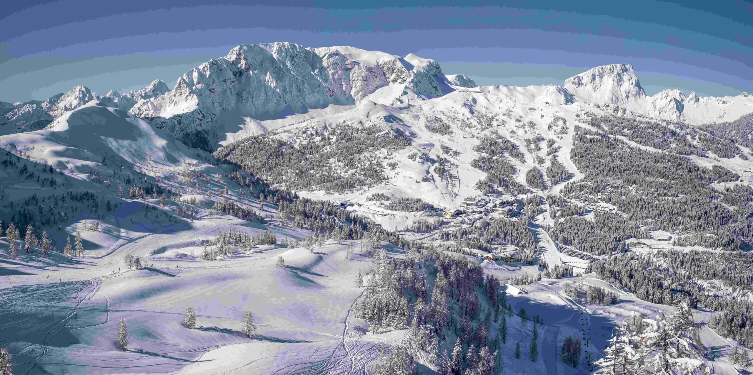Skipiste Am Nassfeld im Winter, Drohnenansicht