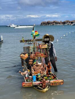 Verkäufer im seichten Wasser