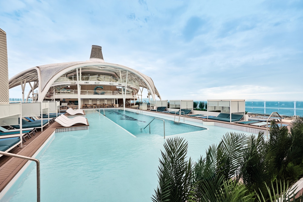 Außenpool auf der Mein Schiff Relax