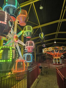 Indoor-Spielplatz mit Riesenrad