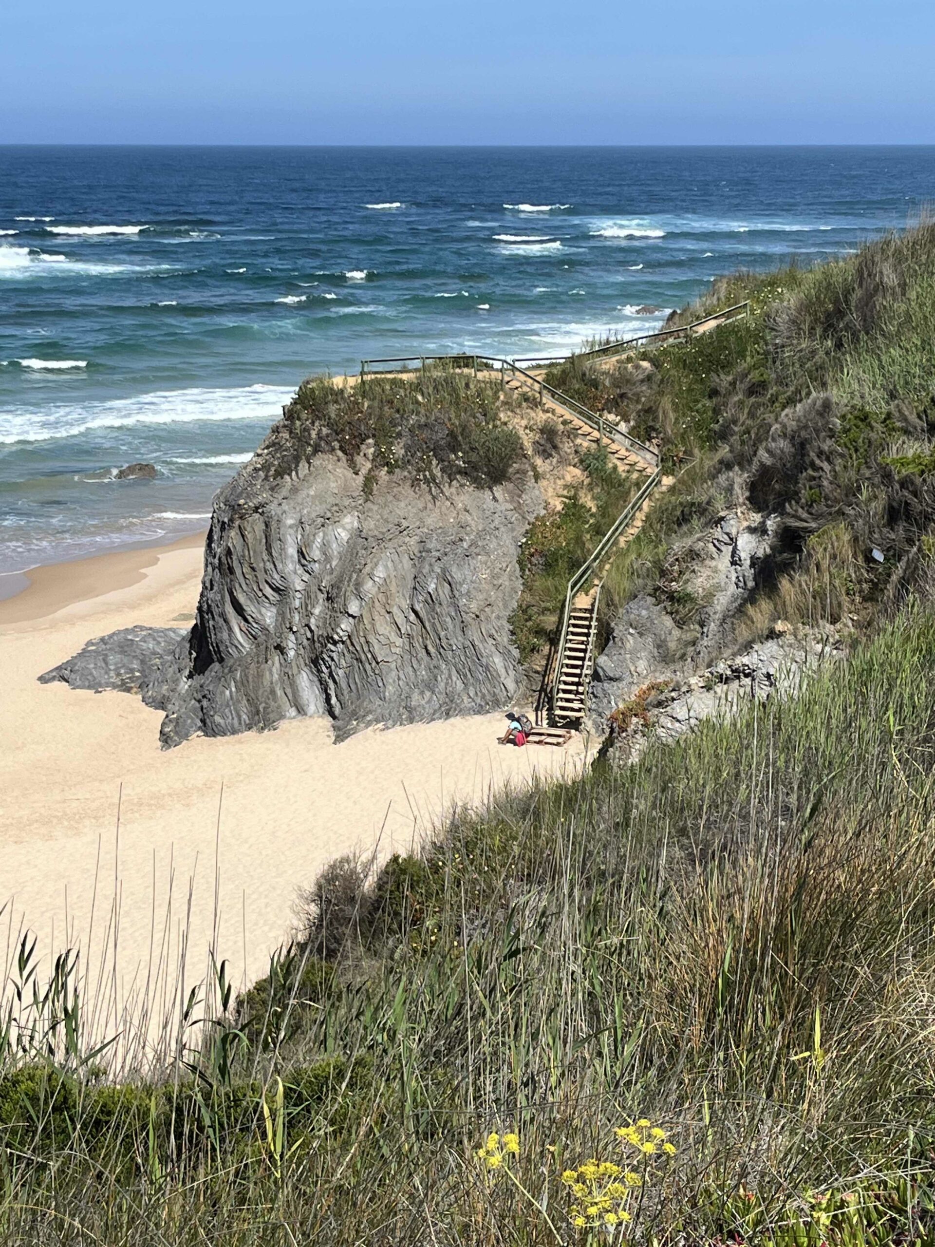 Kleine und große Felsen am Atlantik