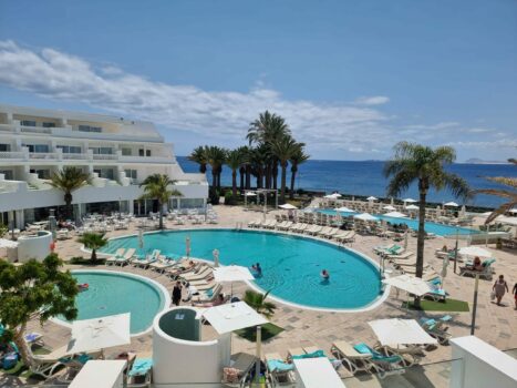 Hotelpool des Iberostar Selection auf Lanzarote