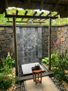Outdoor-Dusche im Hotel