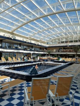 Pooldeck an Bord der Queen Anne