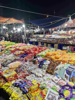 Nachts auf dem Streetfordmarkt in Ho Chi Minh