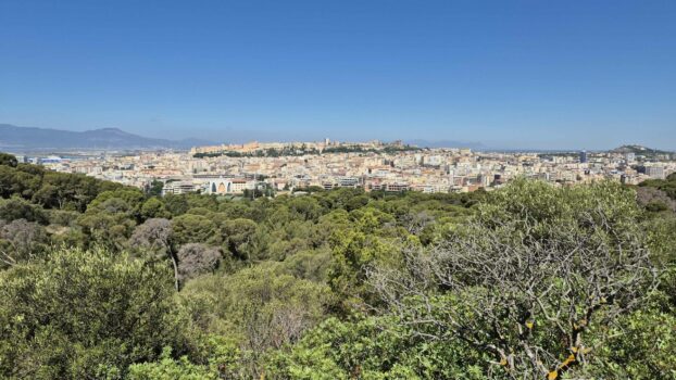 Blick auf sardische Stadt