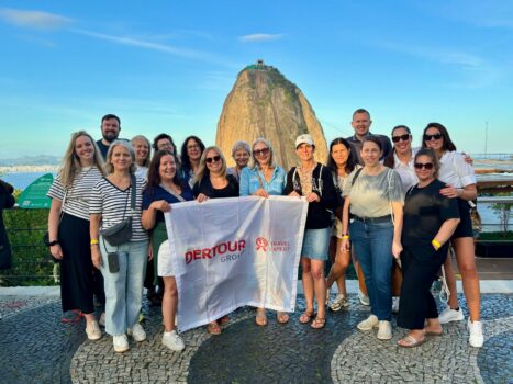 Der Tour Reisegruppe vor dem Zuckerhut